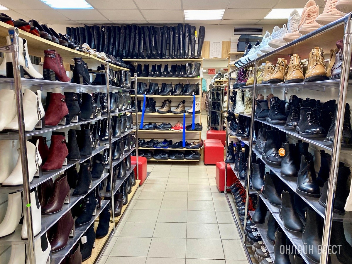 Брестчане, спешите за покупками! В большом магазине «МЕЧТА» новое поступление весенней одежды и обуви для всей семьи