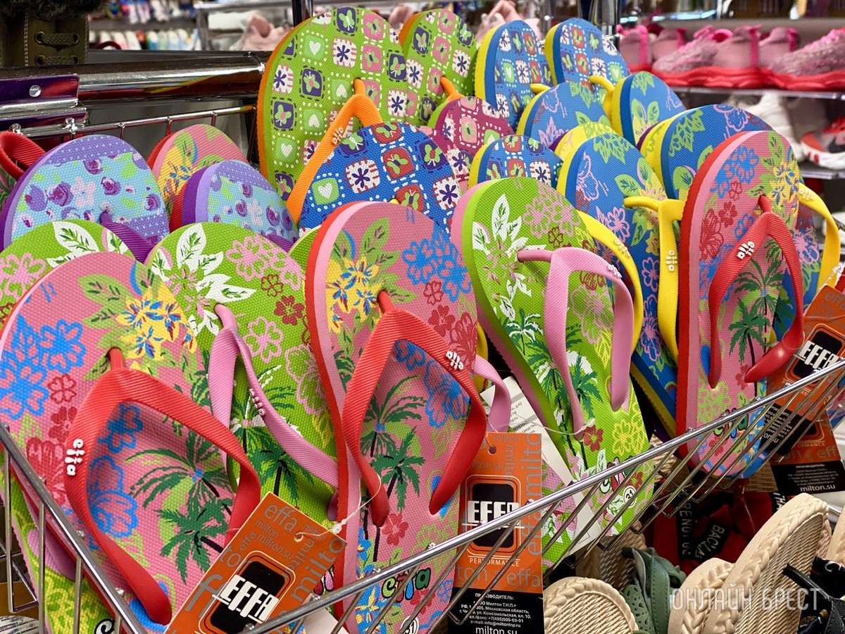 Брестчане, спешите за покупками! В большом магазине «МЕЧТА» новое поступление весенней одежды и обуви для всей семьи