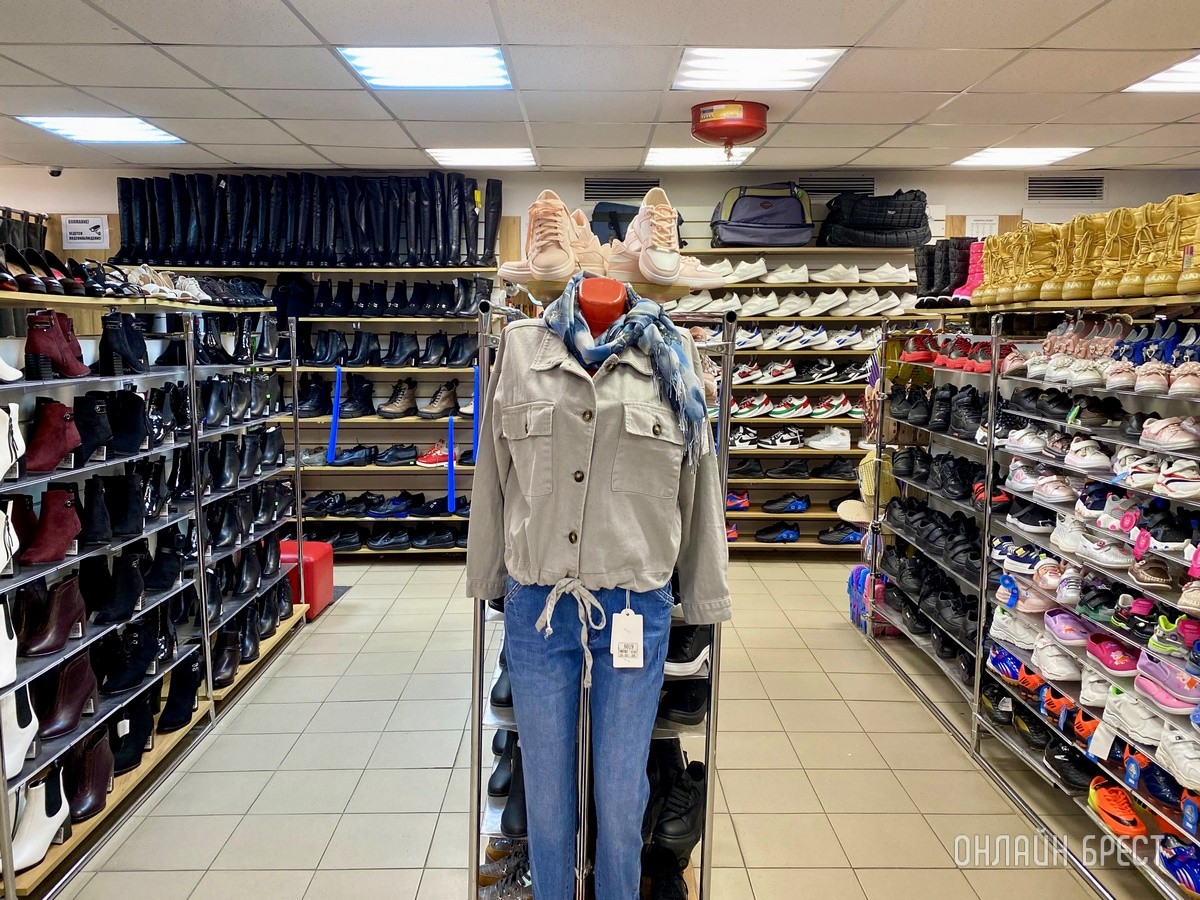 Брестчане, спешите за покупками! В большом магазине «МЕЧТА» новое поступление весенней одежды и обуви для всей семьи