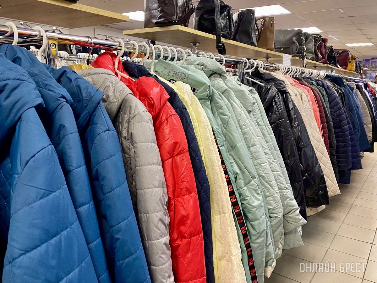 Брестчане, спешите за покупками! В большом магазине «МЕЧТА» новое поступление весенней одежды и обуви для всей семьи