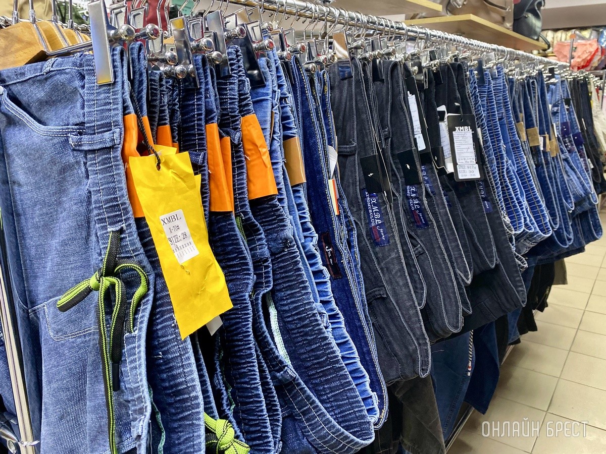 Брестчане, спешите за покупками! В большом магазине «МЕЧТА» новое поступление весенней одежды и обуви для всей семьи