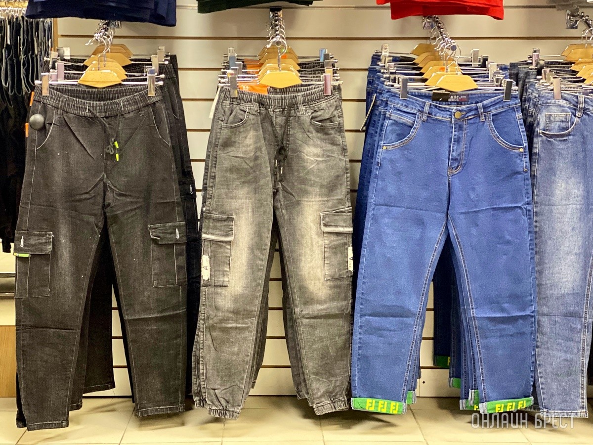 Брестчане, спешите за покупками! В большом магазине «МЕЧТА» новое поступление весенней одежды и обуви для всей семьи