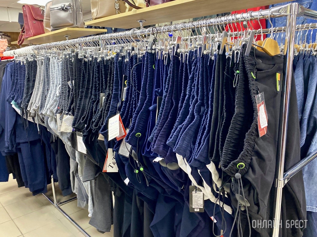 Брестчане, спешите за покупками! В большом магазине «МЕЧТА» новое поступление весенней одежды и обуви для всей семьи