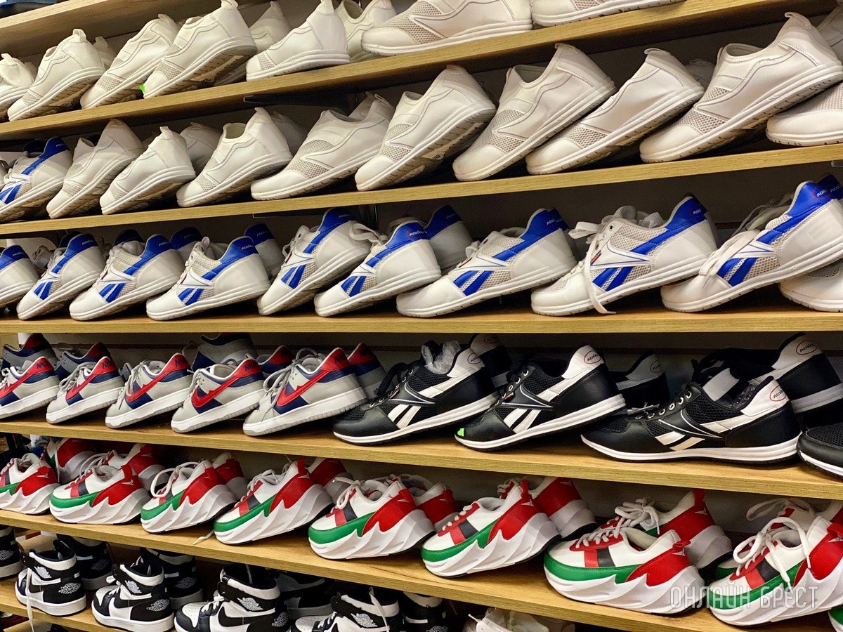 Брестчане, спешите за покупками! В большом магазине «МЕЧТА» новое поступление весенней одежды и обуви для всей семьи