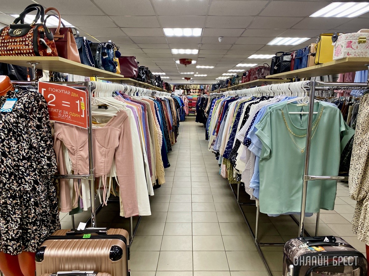 Брестчане, спешите за покупками! В большом магазине «МЕЧТА» новое поступление весенней одежды и обуви для всей семьи