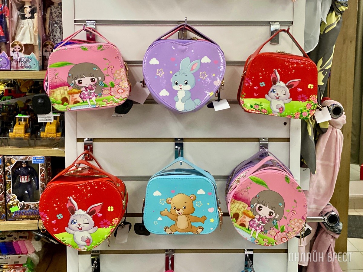 Брестчане, спешите за покупками! В большом магазине «МЕЧТА» новое поступление весенней одежды и обуви для всей семьи