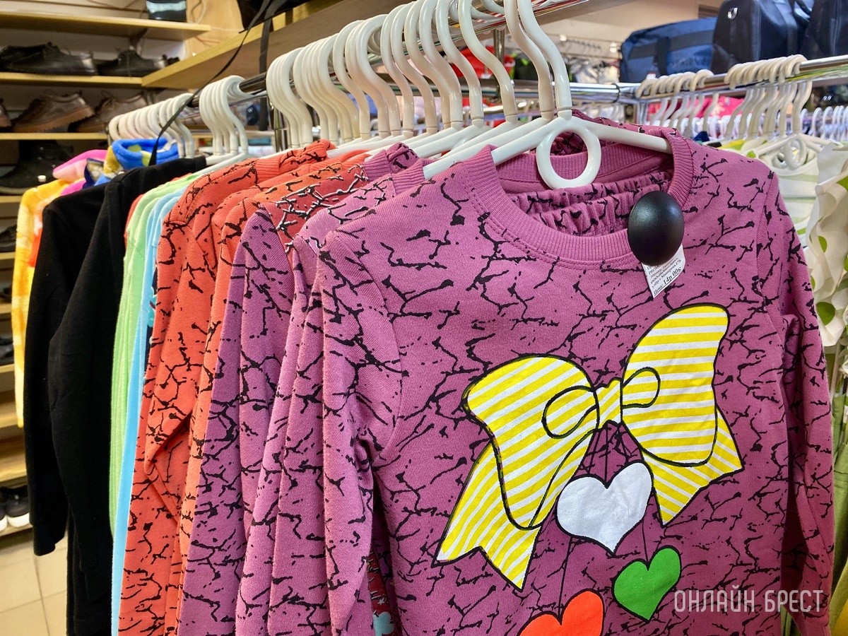 Брестчане, спешите за покупками! В большом магазине «МЕЧТА» новое поступление весенней одежды и обуви для всей семьи