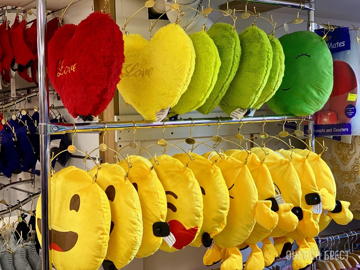 Брестчане, спешите за покупками! В большом магазине «МЕЧТА» новое поступление весенней одежды и обуви для всей семьи