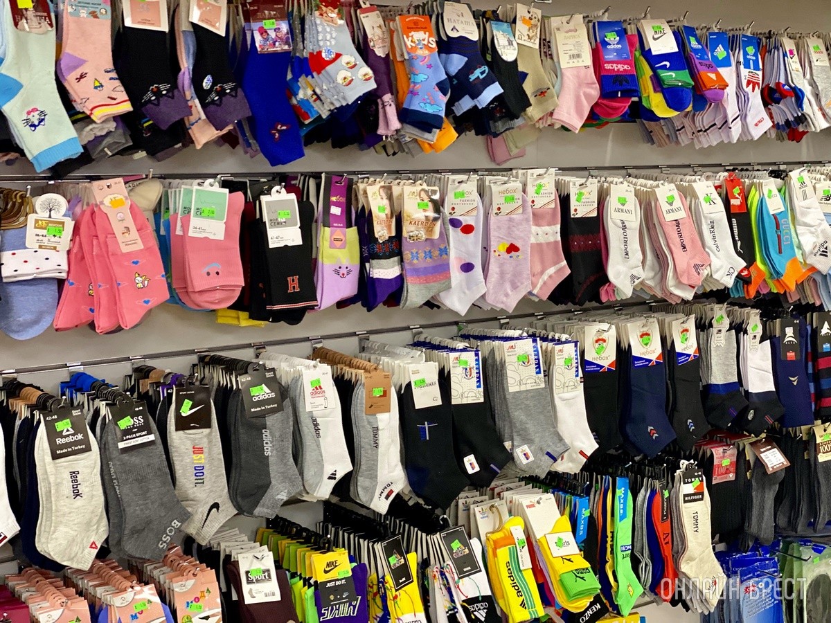 Брестчане, спешите за покупками! В большом магазине «МЕЧТА» новое поступление весенней одежды и обуви для всей семьи