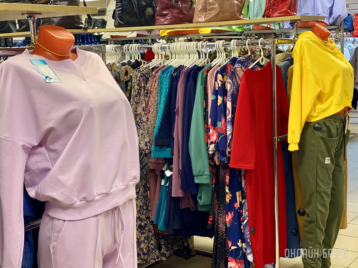 Брестчане, спешите за покупками! В большом магазине «МЕЧТА» новое поступление весенней одежды и обуви для всей семьи