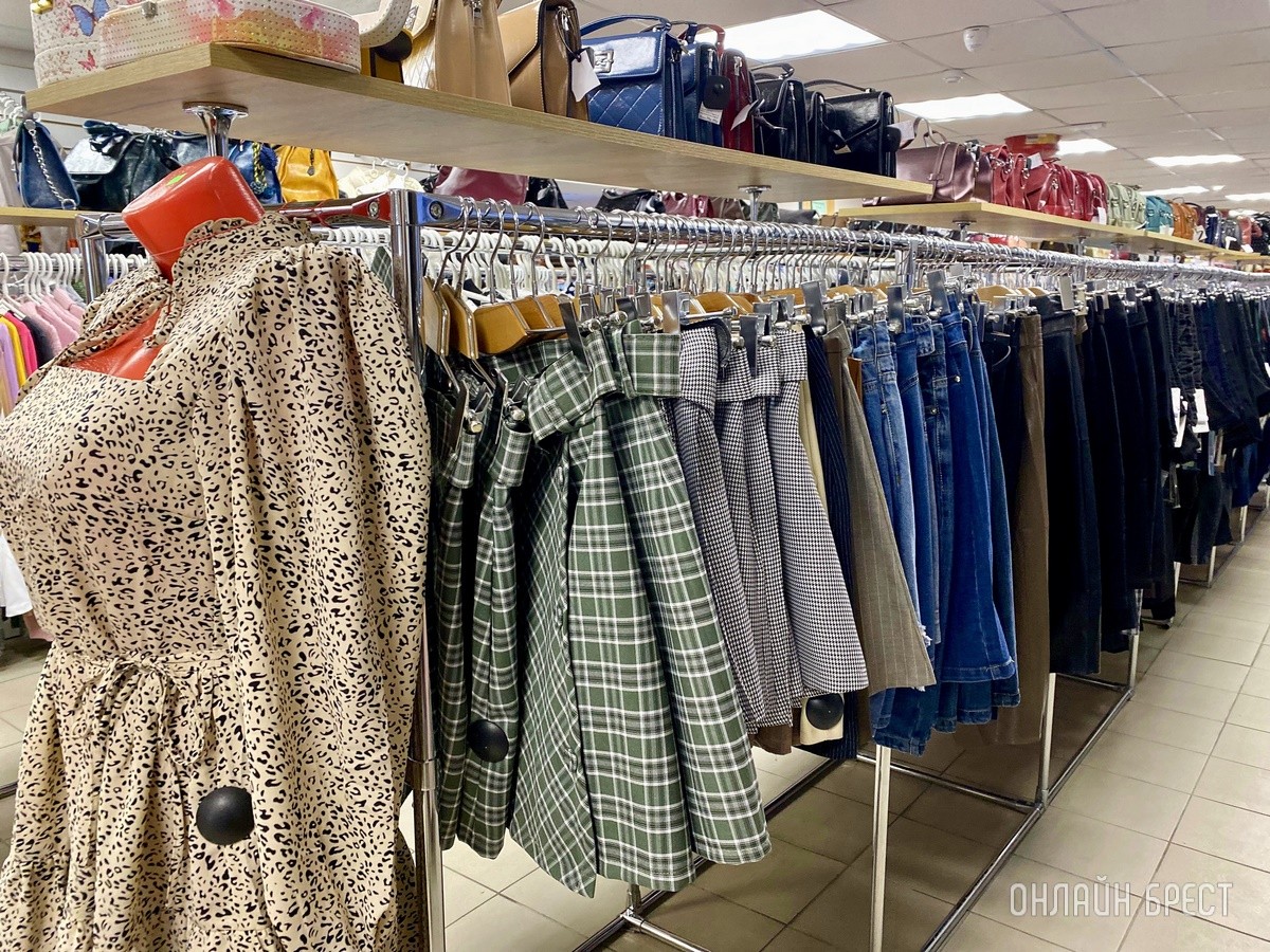 Брестчане, спешите за покупками! В большом магазине «МЕЧТА» новое поступление весенней одежды и обуви для всей семьи