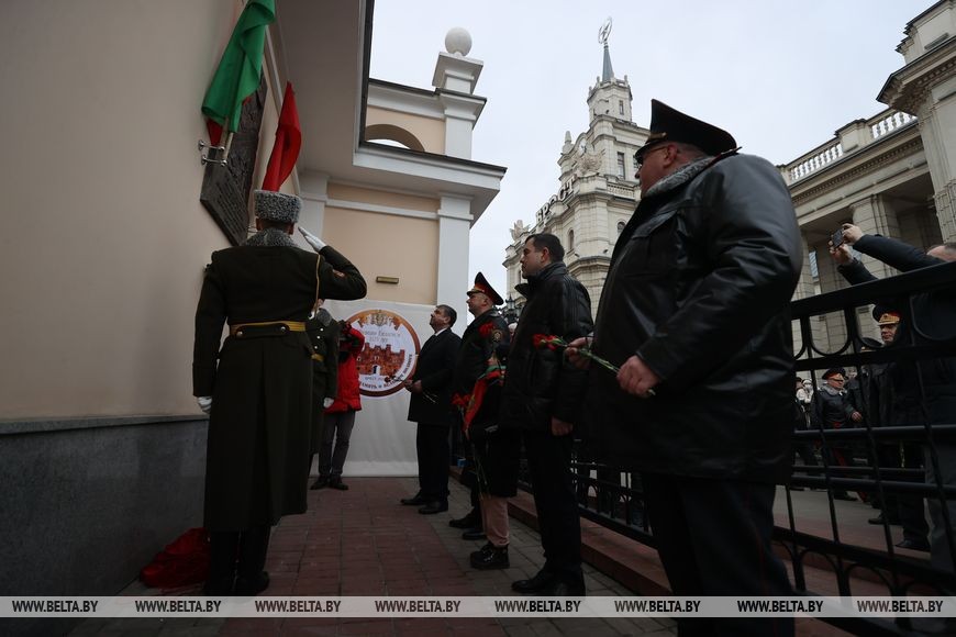 В Бресте реконструировали оборону ж/д вокзала и открыли мемориальную доску
