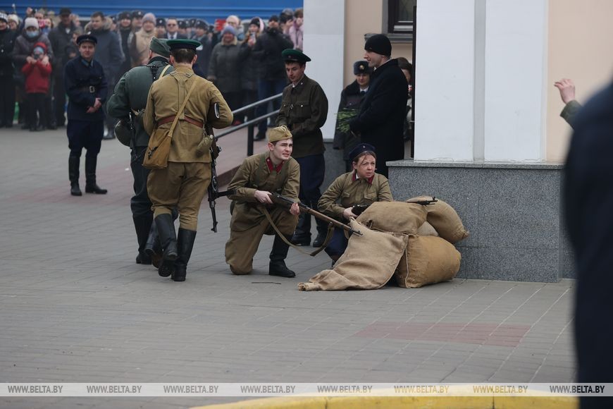 В Бресте реконструировали оборону ж/д вокзала и открыли мемориальную доску