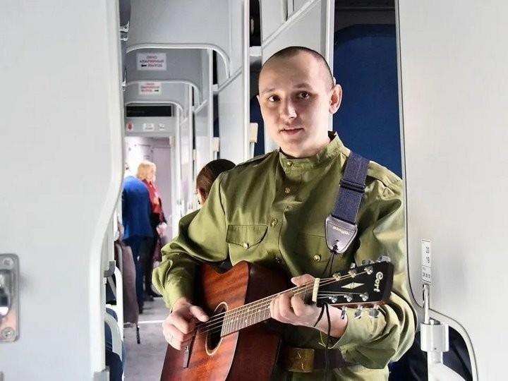 Уникальный Поезд направляется в сторону Бреста. Фоторепортаж