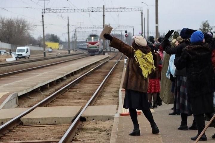 Уникальный Поезд направляется в сторону Бреста. Фоторепортаж