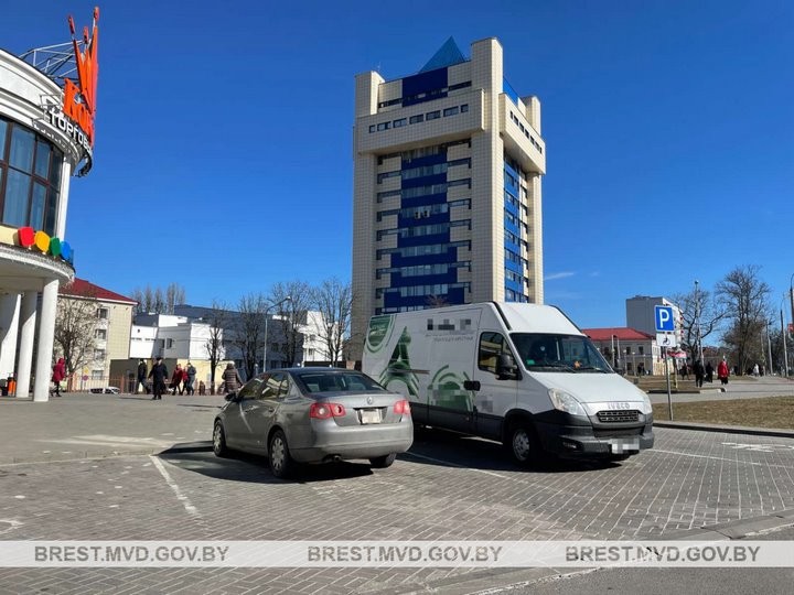 ГАИ Бреста проверила, кто паркуется на местах для инвалидов