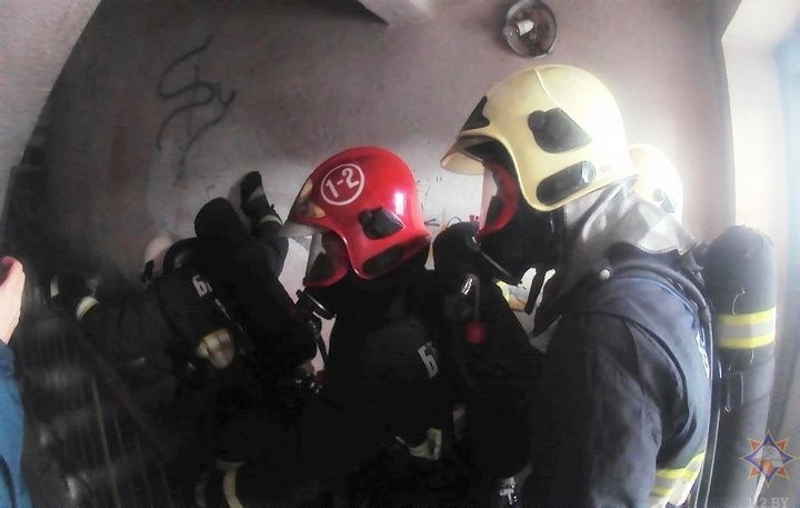 В Бресте прошли соревнования спасателей по скоростному подъему на высотное здание