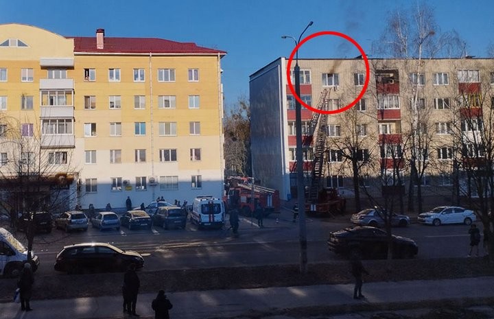 «Если в доме пьют постоянно, пожар всего лишь дело времени». Квартира в 5-этажном доме загорелась в Барановичах