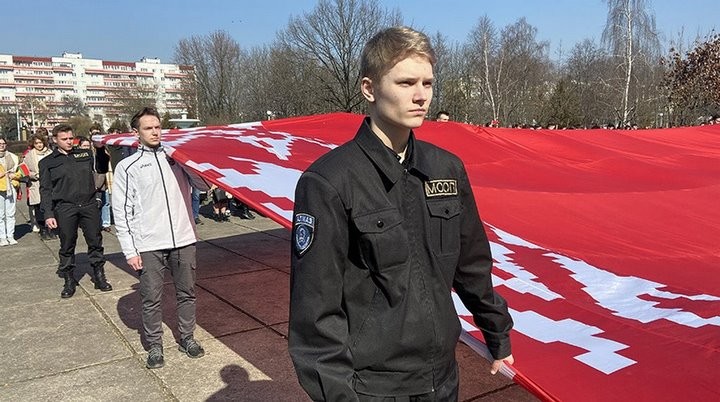 В Брестском государственном техническом университете сегодня организовали флешмоб, посвященный Дню Конституции