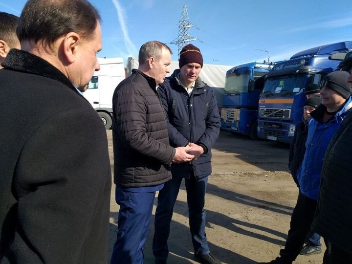 Украинским дальнобойщикам, застрявшим в Беларуси, предложили работу