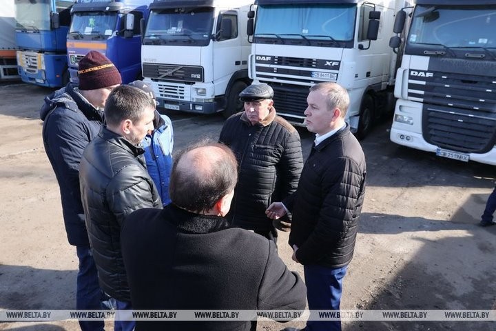 Украинским дальнобойщикам, застрявшим в Беларуси, предложили работу