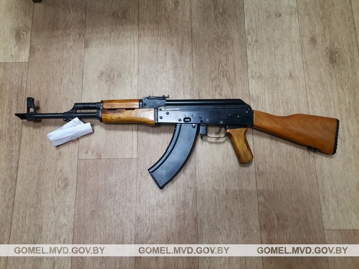 10-летняя девчонка стреляла из пневматики по бутылкам, а попала в чужие окна