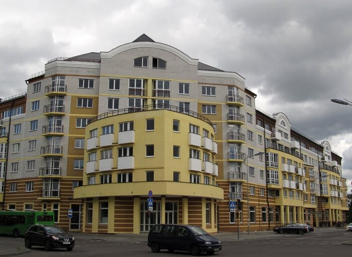 Полукруглая квартира вновь на торгах. В Бресте выставили на аукцион жилье по рублевым ценам 2020 года