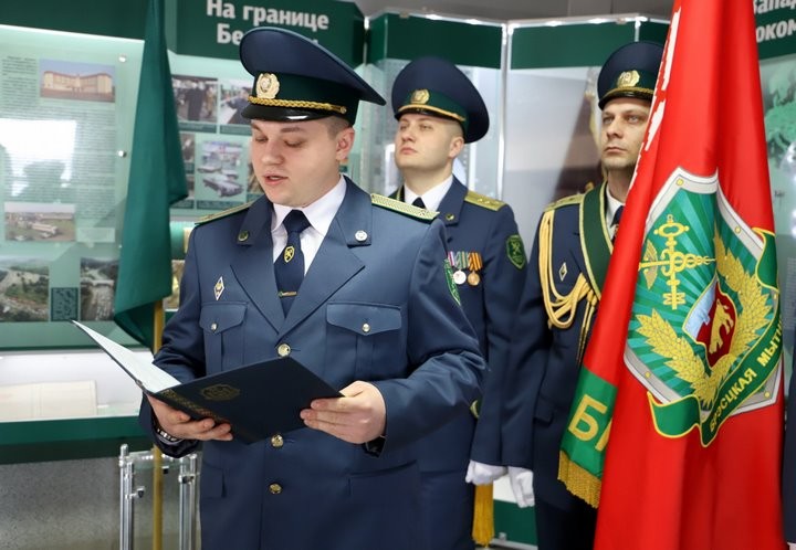 Молодые сотрудники Брестской таможни принесли присягу