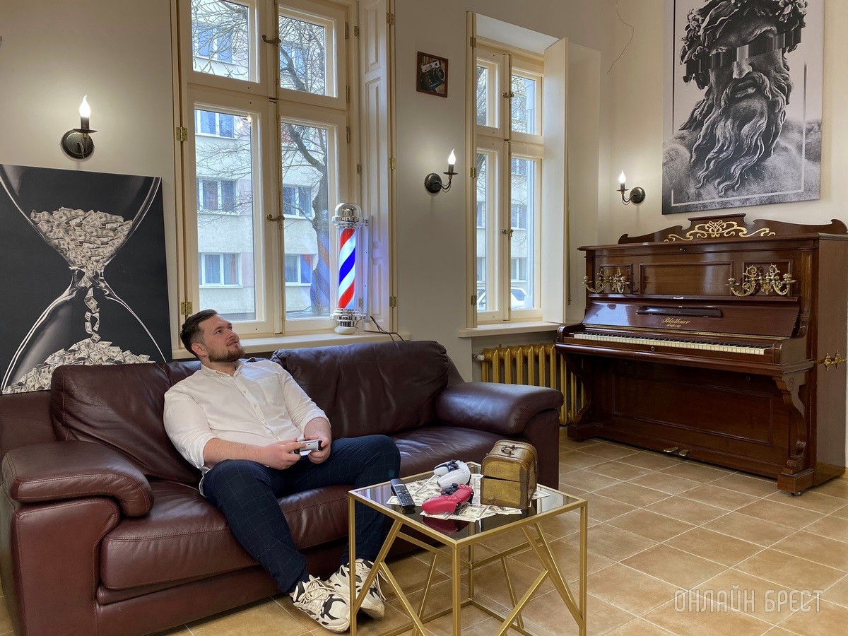 В новом барбершопе «Gartem» на Карла Маркса стильно преображают, дарят скидку, угощают кофе и предлагают сыграть в Play Station