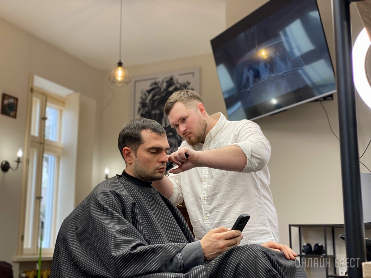 В новом барбершопе «Gartem» на Карла Маркса стильно преображают, дарят скидку, угощают кофе и предлагают сыграть в Play Station