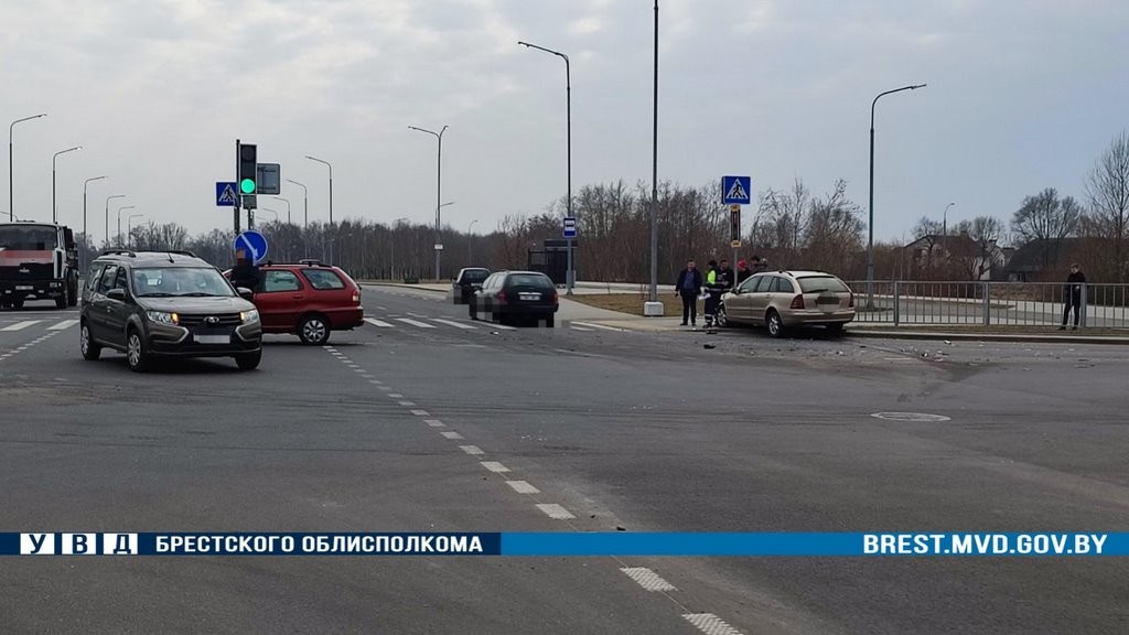 ДТП с тремя автомашинами произошло в Бресте