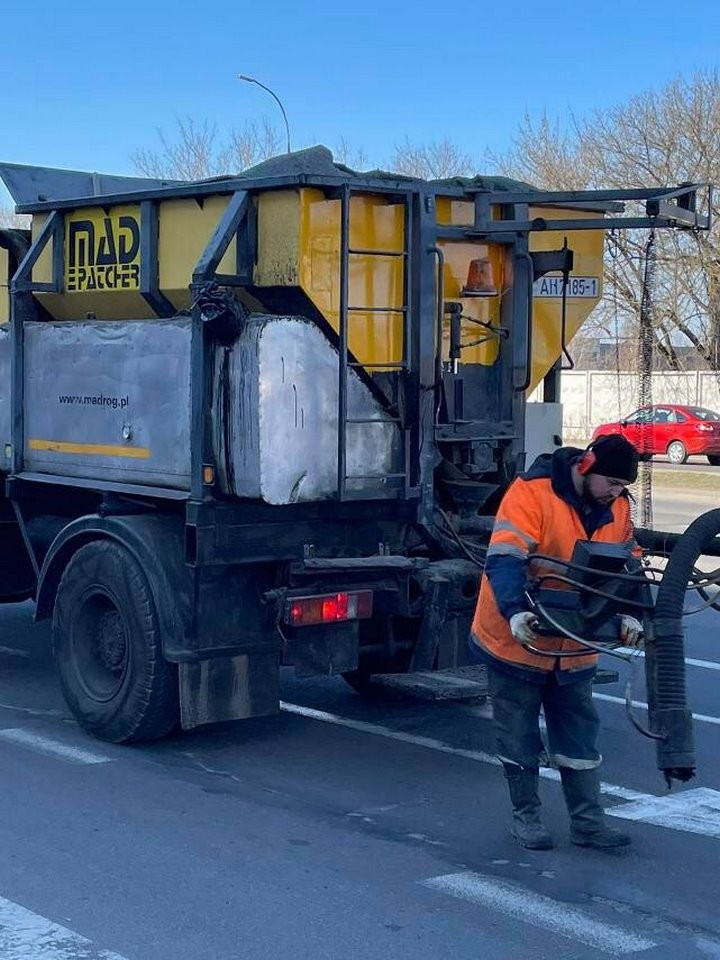 В Бресте продолжается ямочный ремонт дорог