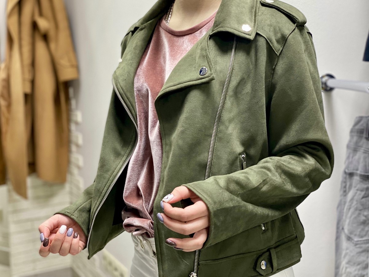 Секонд-хенд «Bonus» на Маяковского в Бресте оденет вас в известные бренды. Женская, мужская и детская одежда элитных категорий