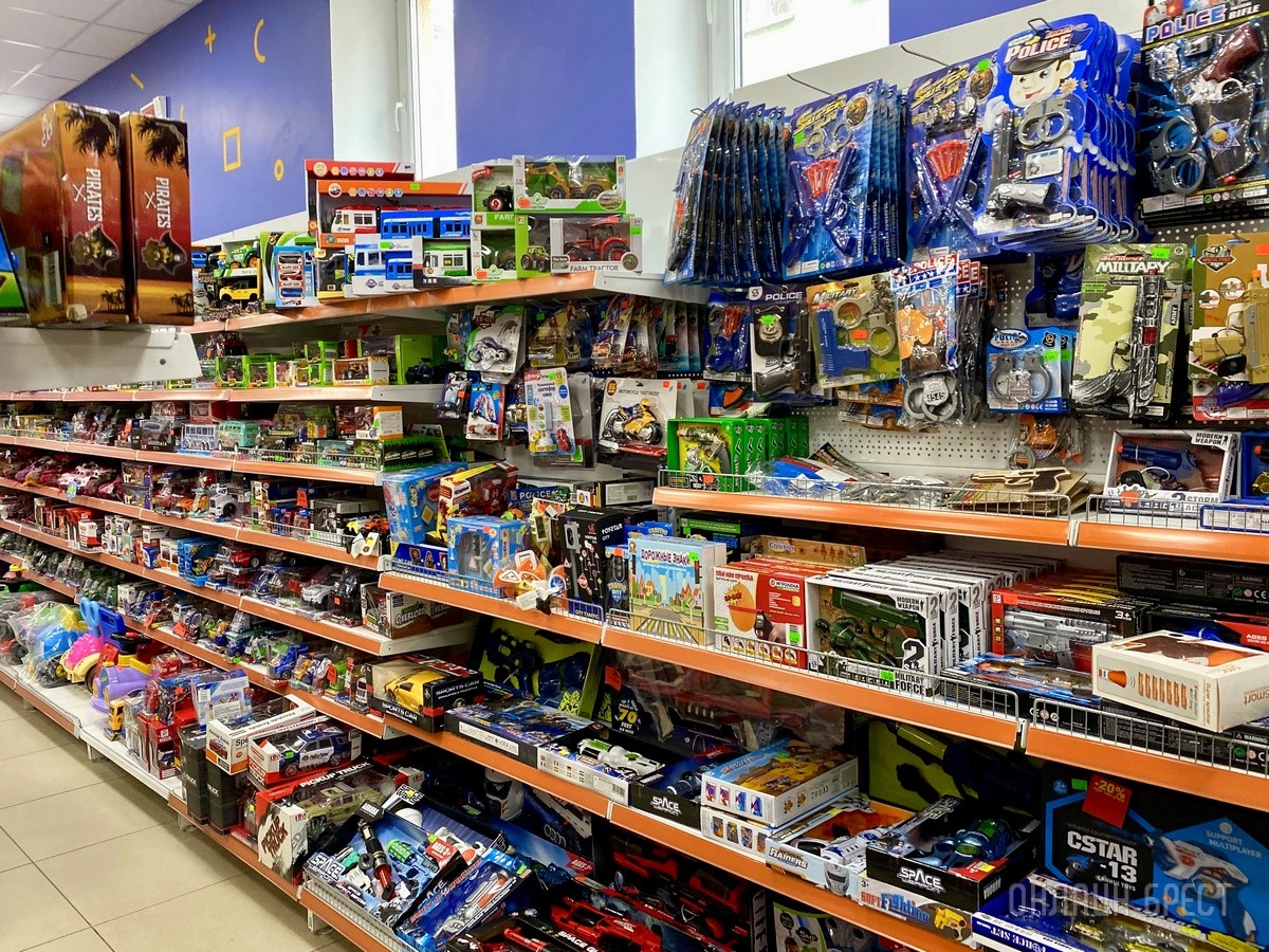 Ребрендинг брестского «Детского мира» на Советской: новый логотип и еще больше стильной одежды, забавных игрушек, школьной канцелярии