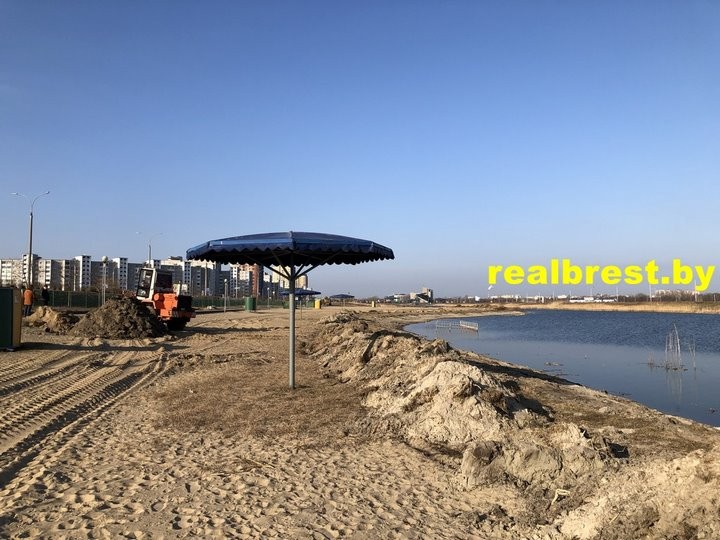 В Бресте готовят пляжи к новому сезону