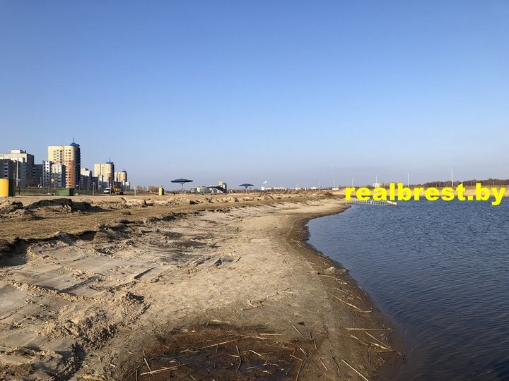В Бресте готовят пляжи к новому сезону