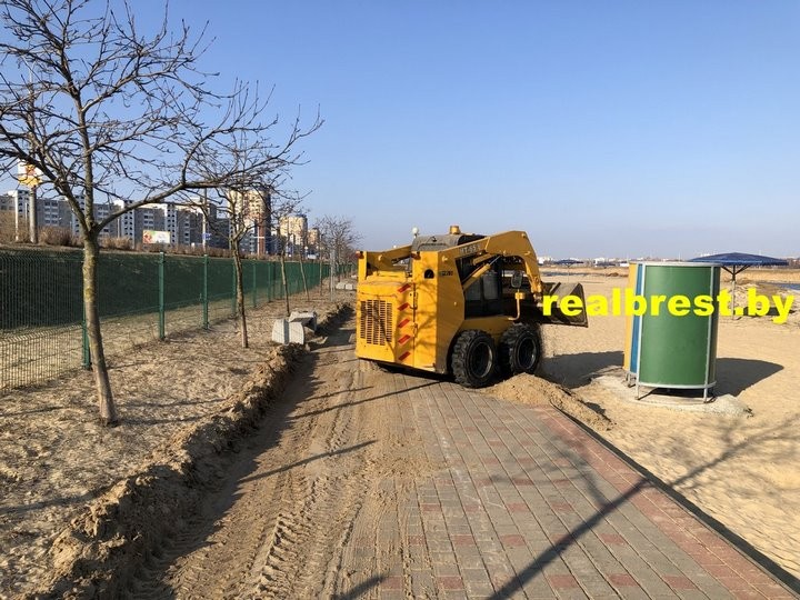 В Бресте готовят пляжи к новому сезону