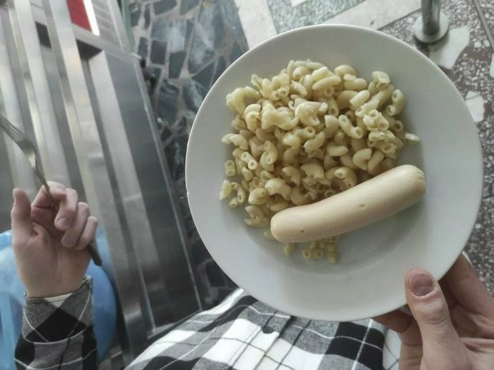 Разные порции: почему у льготников и платников отличаются школьные обеды?