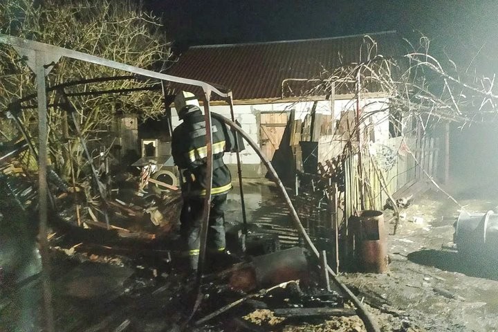 В Берёзовском районе сгорел вагончик