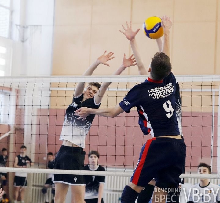 Брестские юноши выиграли серебро на домашнем турнире по волейболу