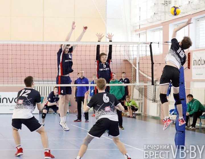 Брестские юноши выиграли серебро на домашнем турнире по волейболу