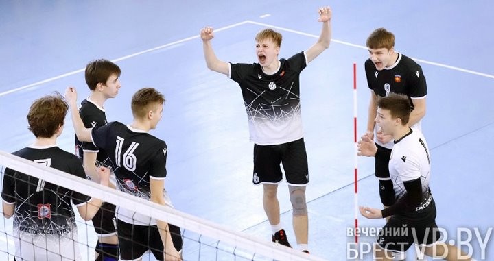 Брестские юноши выиграли серебро на домашнем турнире по волейболу