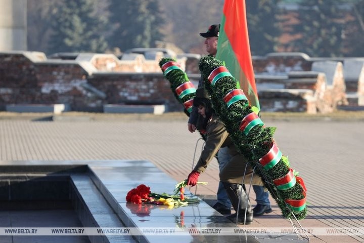 Участники автопробега ко дню Хатынской трагедии стартовали от Брестской крепости