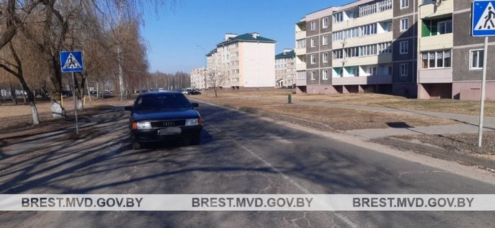 В Дрогичне водитель Audi сбила 17-летнюю девушку