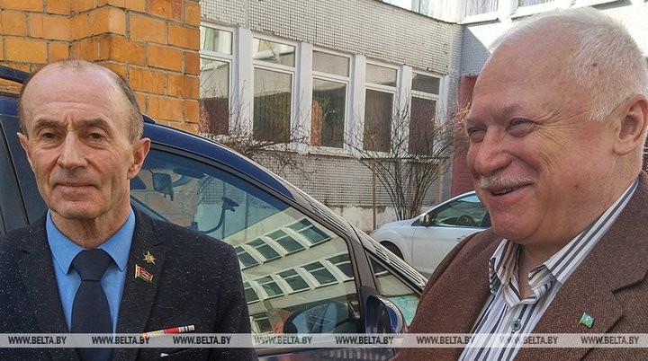 Восемь дней мытарств и неизвестности: многодетную украинскую семью встретили в Бресте