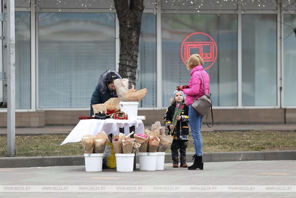 В Бресте стартовали цветочные ярмарки. Фоторепортаж