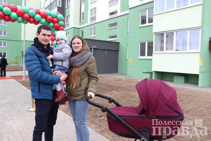 Первый многоэтажный дом жилого комплекса «Весенний» торжественно открыли в Галево (Брестская область)
