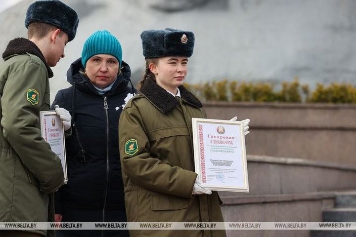 Вахту Памяти у Вечного огня в Брестской крепости за 50 лет несли почти 100 тыс. человек