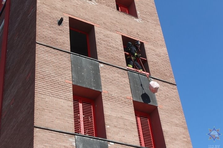 Соревнования «Сильнейший пожарный-спасатель» прошли в Бресте