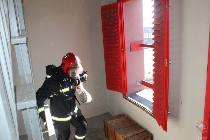 Соревнования «Сильнейший пожарный-спасатель» прошли в Бресте